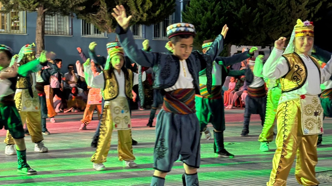 OKULUMUZDA MEZUNİYET COŞKUSU